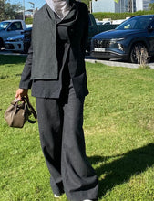 Load image into Gallery viewer, Blazer with removable scarf
