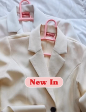 Load image into Gallery viewer, Ruffled blazer
